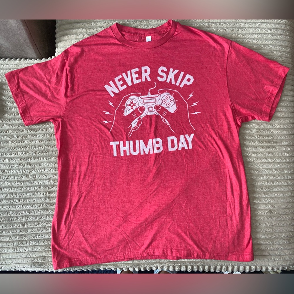🎮 Gamer Vibes Zuni Tee – XL Red “Never Skip Thumb Day” Graphic Shirt